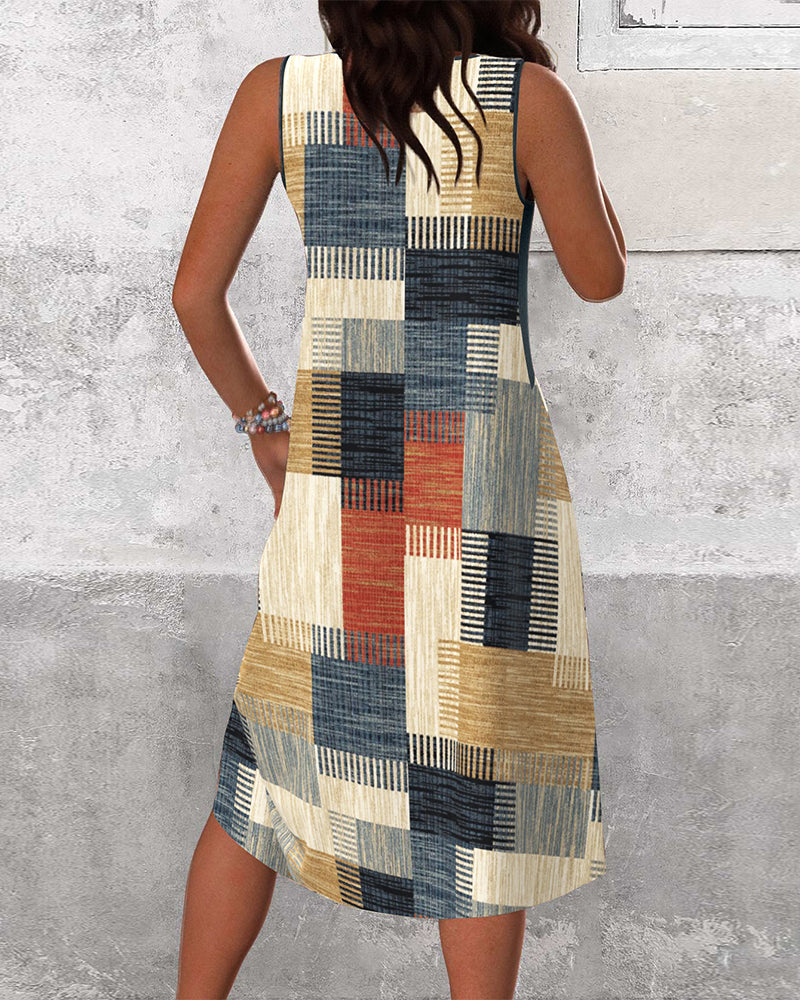 Kirella | Contrast V-Neck Dress