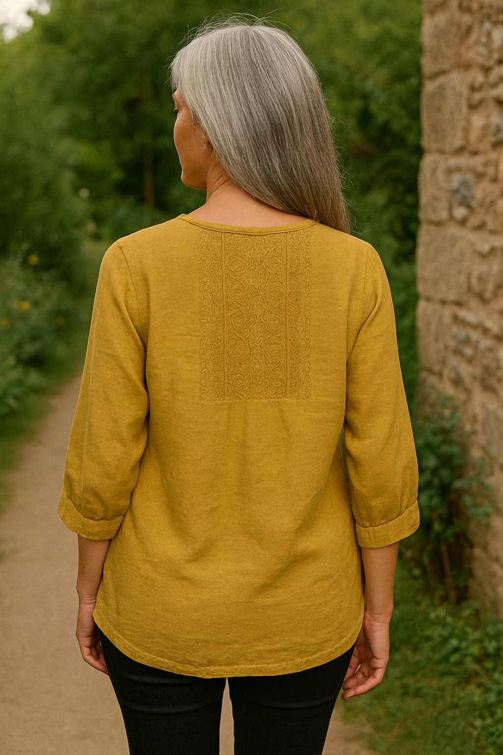 Isara | Relaxed Embroidered Blouse